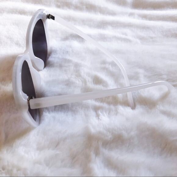 Amelia White Cat Eye Full Rim Sunglasses - Picture 6 of 10